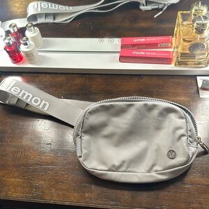 Lululemon Belt Bag Silver Drop
